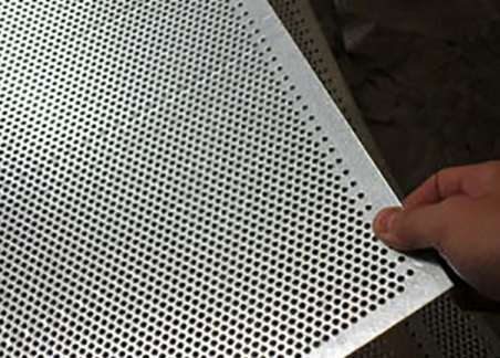不鏽鋼(gāng)沖孔網在(zài)沖孔操作(zuo)中應避免(mian)哪些問題(ti)