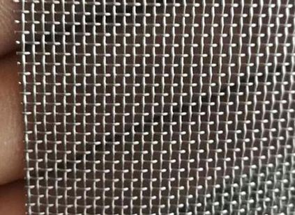 不(bu)鏽鋼絲網廠家(jiā)的選擇要素