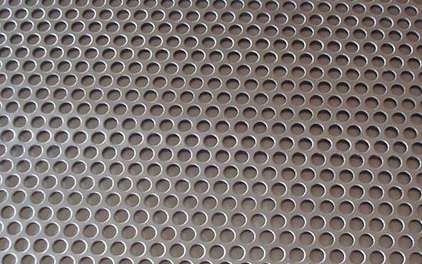 錳(měng)鋼沖孔(kǒng)網出現(xiàn)毛刺的(de)原因